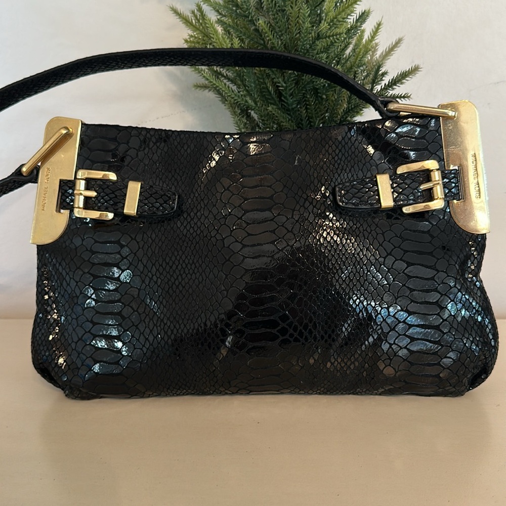 ✨Michael Kors Chic Black Snakeskin Shoulder